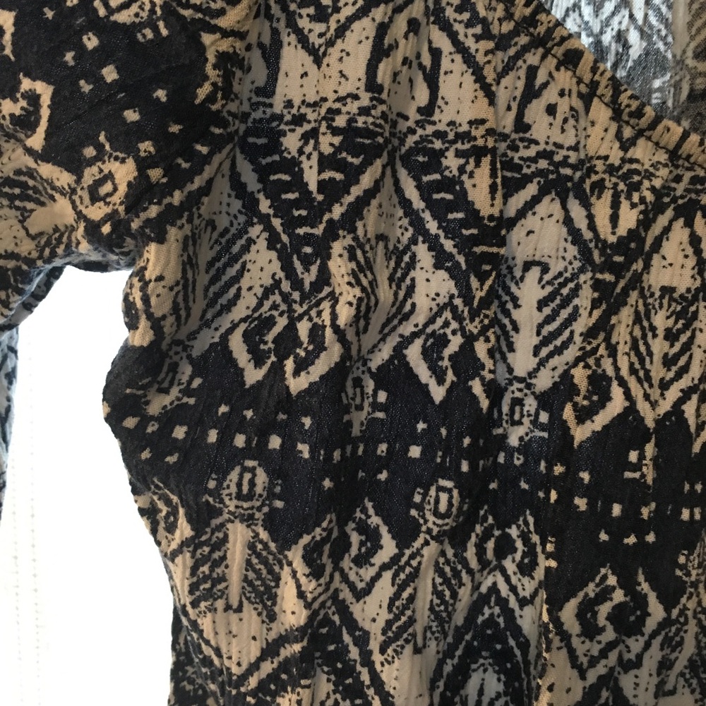 Geometric Pattern Blouse - Picture 3 of 5